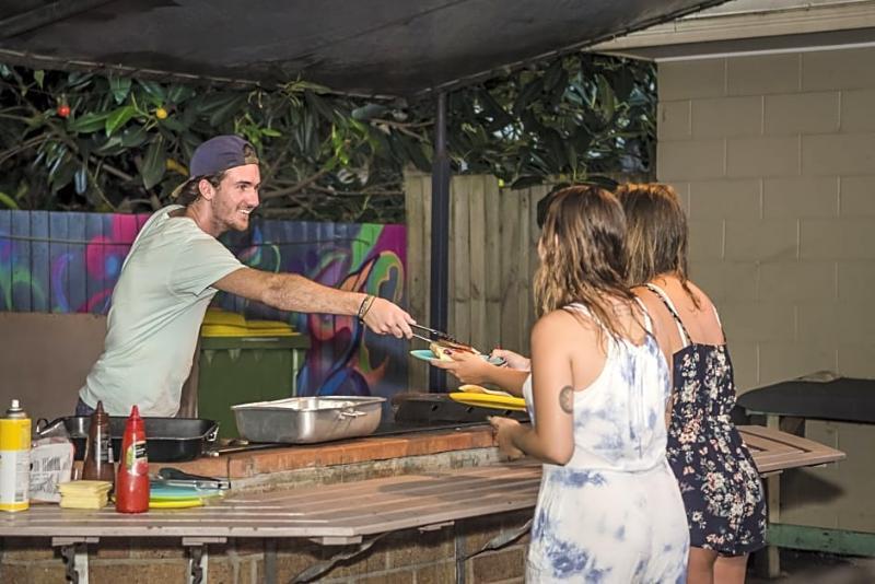 Budds In Surfers Backpackers Gold Coast Exterior photo